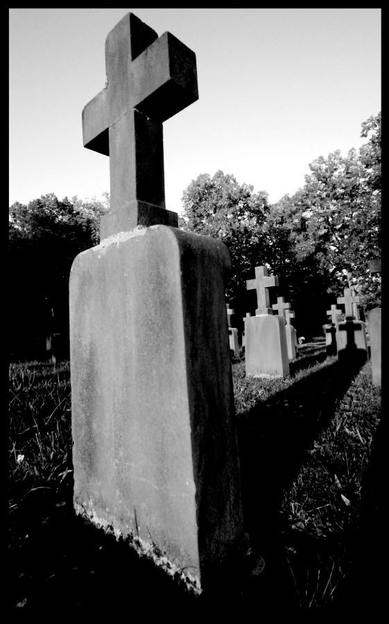 2006_09_12_-_Friedhof--Schatten02.jpg